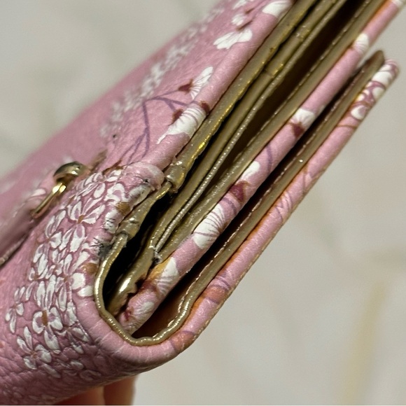 STEVE MADDEN BLUSH WILD FLOWERS DESIGN WALLET - Picture 11 of 15